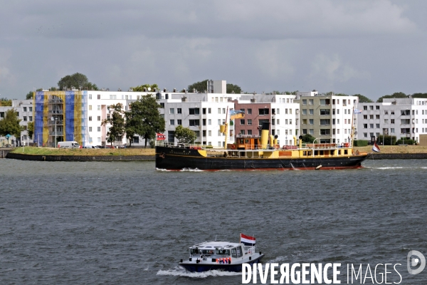 Ports illustration.Amsterdam ,sur la riviere IJ, l  Hydrograaf, un navire du début du siècle