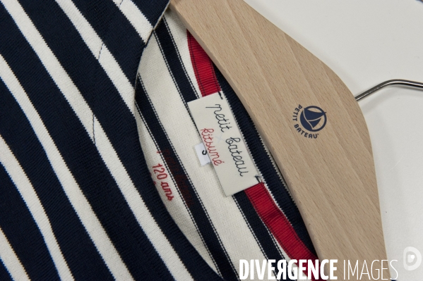 Gildas Loaec et Masaya Kuroki, fondateurs du duo Kitsuné, et directeurs artistiques des collections adultes de Petit Bateau, travaillent à leur nouvelle collection.