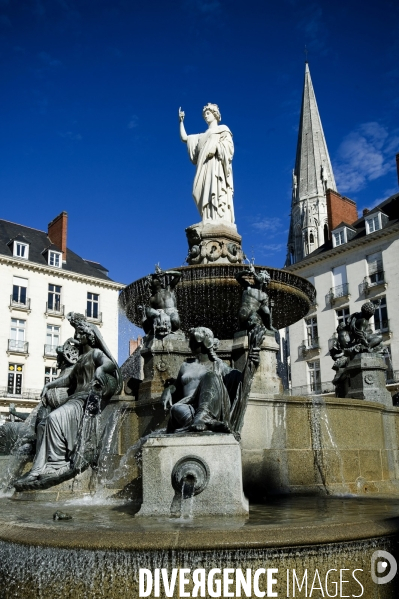 NANTES : La fontaine de la Place Royale.