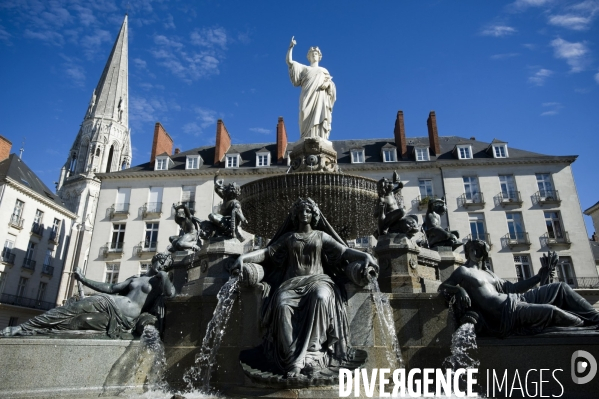 NANTES : La fontaine de la Place Royale.