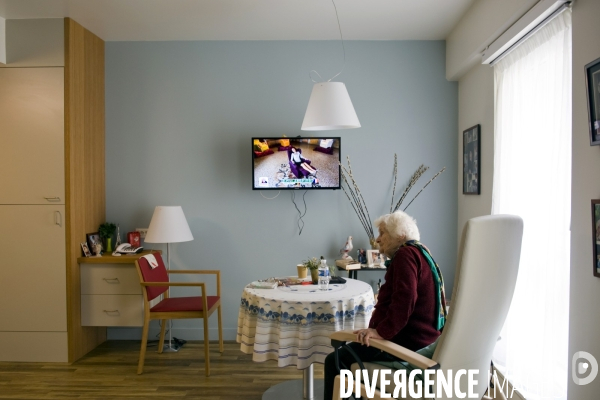 Une personne agee au centre médico-social Robert Doisneau. EHPAD a Paris 18 ème