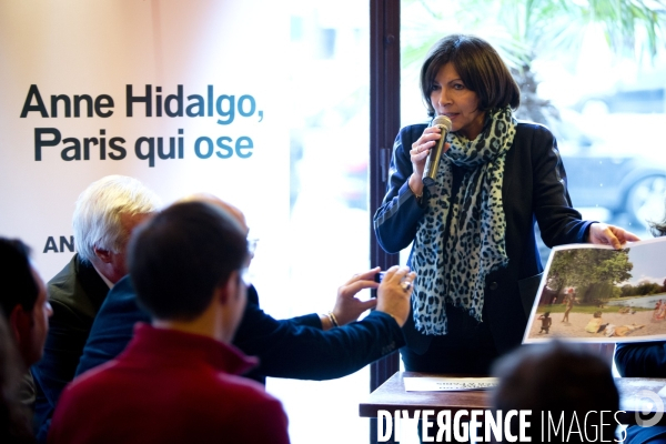 Portraits d Anne Hidalgo, candidate socialiste à la mairie de Paris pour les élections municipales.