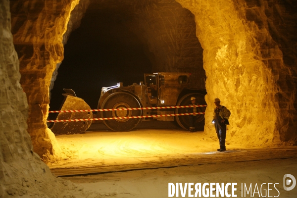 Arnaud MONTEBOURG visite le site des Carrières souterraines de Gypse du Massif de Montmorency