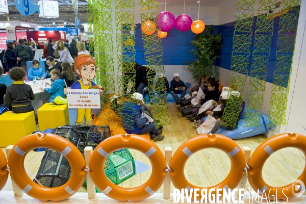 Le Salon de l Agriculture.Animation avec des enfants sur le stand du Pavillon France, la marque des produits de la pêche française.