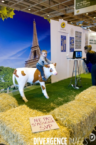 Le Salon de l Agriculture.Séance photo sur le stand de la Poste