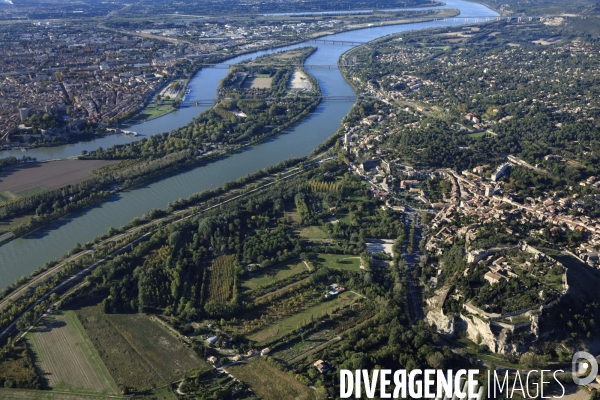 Vue aerienne de l agglomeration d Avignon