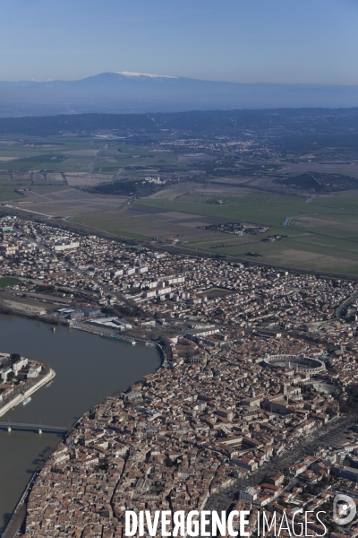 Vue aerienne du pays d Arles