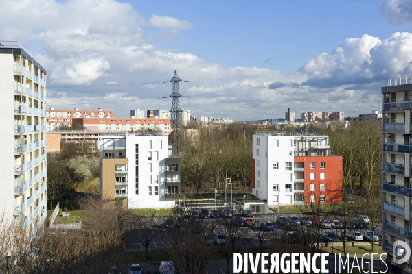 Illustration Février 2014.Deux immeubles collectifs neufs dans le quartier de Savigny a Aulnay sous bois .