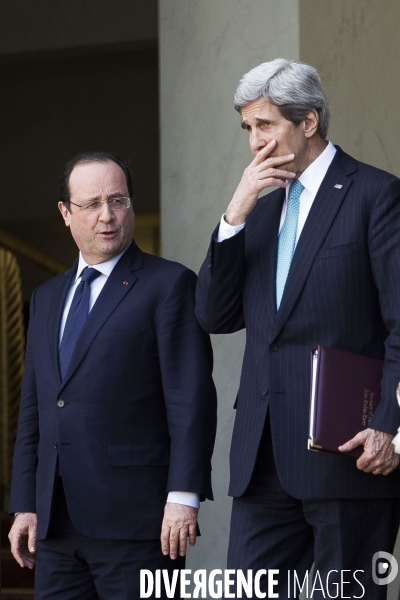 Francois Hollande recoit John Kerry et Serguei Lavrov.
