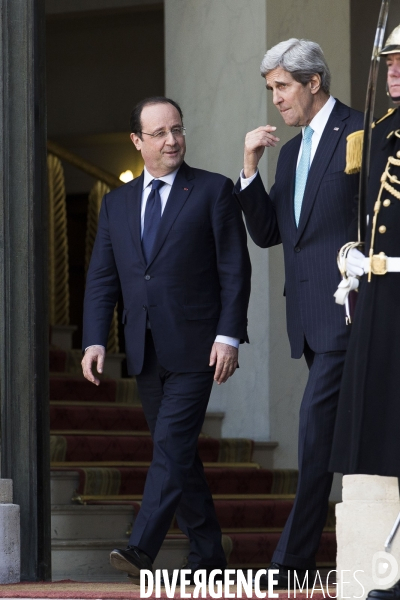 Francois Hollande recoit John Kerry et Serguei Lavrov.