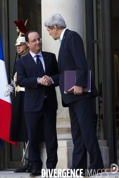 Francois Hollande recoit John Kerry et Serguei Lavrov.