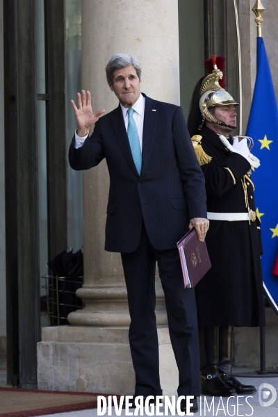 Francois Hollande recoit John Kerry et Serguei Lavrov.