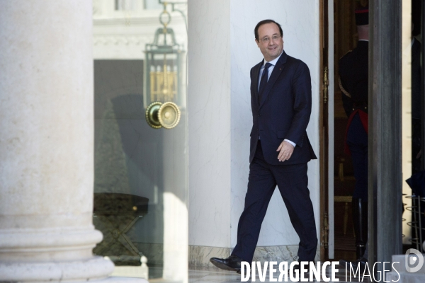 A l occasion de la réunion du groupe international de soutien au Liban, François HOLLANDE reçoit John KERRY et Serguei LAVROV en pleine crise ukrainienne.
