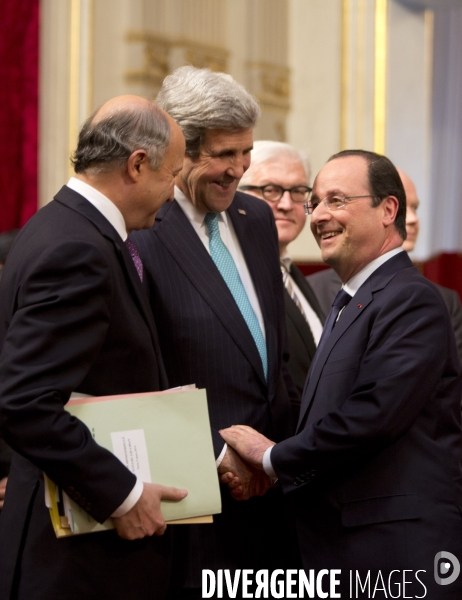 A l occasion de la réunion du groupe international de soutien au Liban, François HOLLANDE reçoit John KERRY et Serguei LAVROV en pleine crise ukrainienne.