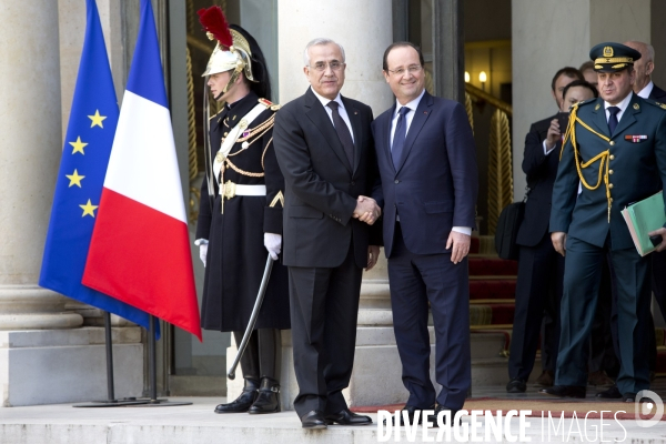 A l occasion de la réunion du groupe international de soutien au Liban, François HOLLANDE reçoit John KERRY et Serguei LAVROV en pleine crise ukrainienne.