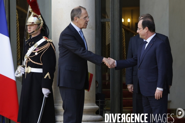 A l occasion de la réunion du groupe international de soutien au Liban, François HOLLANDE reçoit John KERRY et Serguei LAVROV en pleine crise ukrainienne.