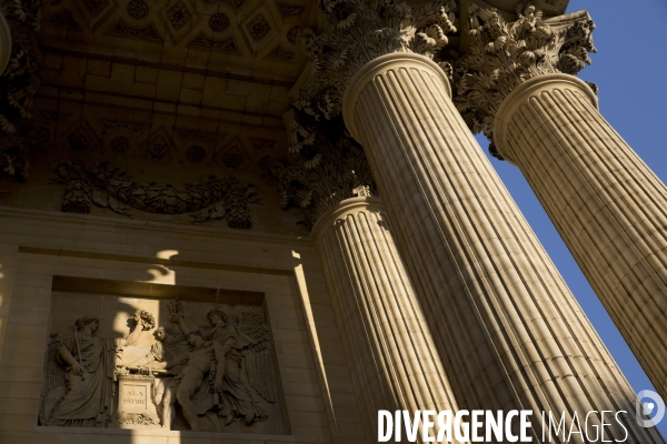 Le Panthéon, construit par l architecte Jacques-Germain SOUFFLOT pour être l  église Sainte-Geneviève, a maintenant vocation à honorer de grands personnages ayant marqué l histoire de France.