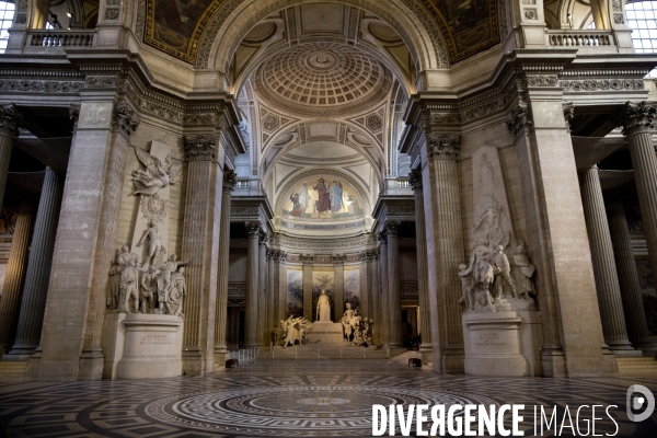 Le Panthéon, construit par l architecte Jacques-Germain SOUFFLOT pour être l  église Sainte-Geneviève, a maintenant vocation à honorer de grands personnages ayant marqué l histoire de France.