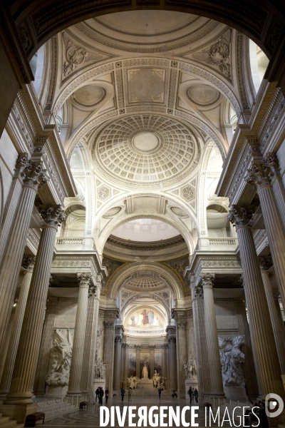 Le Panthéon, construit par l architecte Jacques-Germain SOUFFLOT pour être l  église Sainte-Geneviève, a maintenant vocation à honorer de grands personnages ayant marqué l histoire de France.