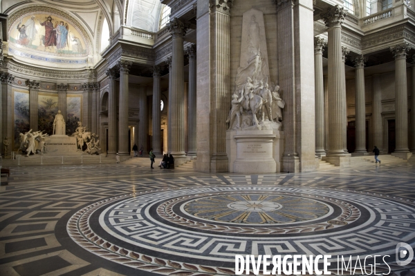 Le Panthéon, construit par l architecte Jacques-Germain SOUFFLOT pour être l  église Sainte-Geneviève, a maintenant vocation à honorer de grands personnages ayant marqué l histoire de France.
