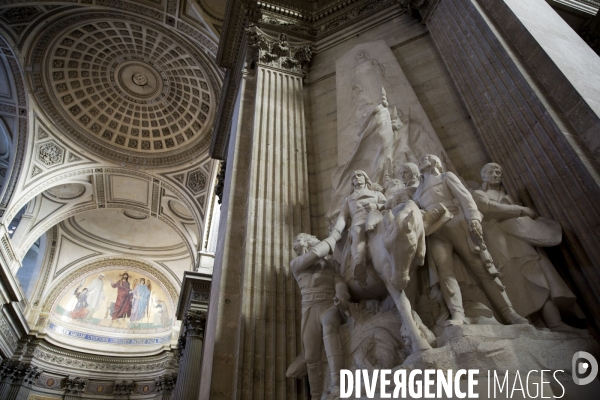 Le Panthéon, construit par l architecte Jacques-Germain SOUFFLOT pour être l  église Sainte-Geneviève, a maintenant vocation à honorer de grands personnages ayant marqué l histoire de France.