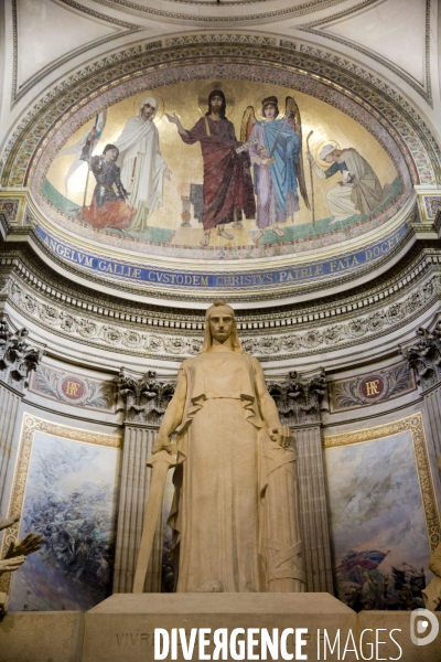 Le Panthéon, construit par l architecte Jacques-Germain SOUFFLOT pour être l  église Sainte-Geneviève, a maintenant vocation à honorer de grands personnages ayant marqué l histoire de France.