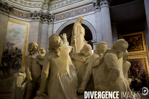 Le Panthéon, construit par l architecte Jacques-Germain SOUFFLOT pour être l  église Sainte-Geneviève, a maintenant vocation à honorer de grands personnages ayant marqué l histoire de France.