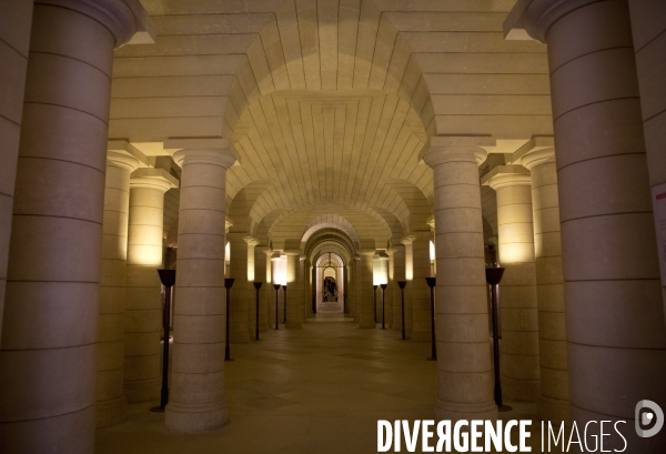 Le Panthéon, construit par l architecte Jacques-Germain SOUFFLOT pour être l  église Sainte-Geneviève, a maintenant vocation à honorer de grands personnages ayant marqué l histoire de France.