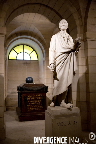 Le Panthéon, construit par l architecte Jacques-Germain SOUFFLOT pour être l  église Sainte-Geneviève, a maintenant vocation à honorer de grands personnages ayant marqué l histoire de France.