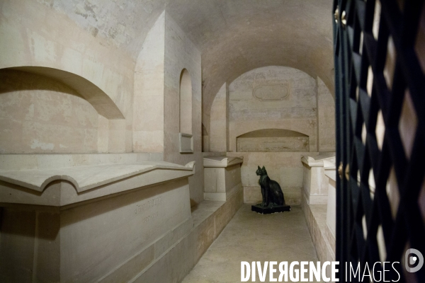 Le Panthéon, construit par l architecte Jacques-Germain SOUFFLOT pour être l  église Sainte-Geneviève, a maintenant vocation à honorer de grands personnages ayant marqué l histoire de France.