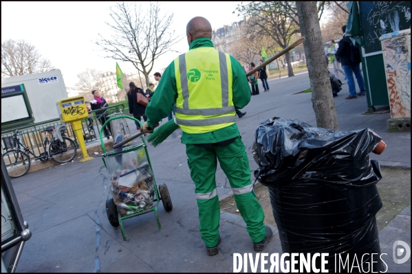 Balayeur de la ville de Paris