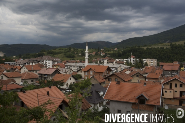 Village de gornji vakuf-uskoplje, en bosnie-herzegovine, village partage entre une communaute croate catholique et bosniaque musulmane.