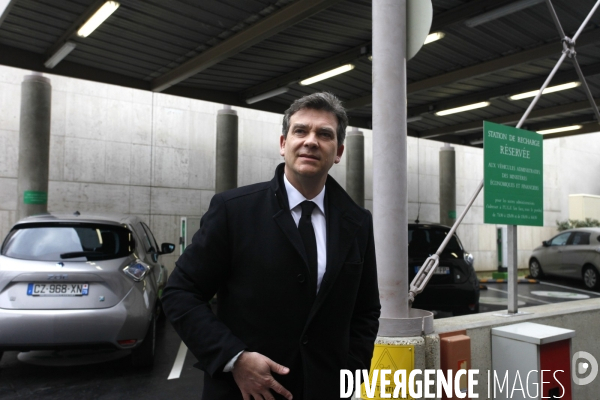 Arnaud MONTEBOURG inaugure la station de rechargement des véhicules électriques de Bercy