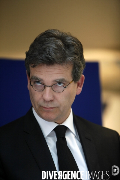 Arnaud MONTEBOURG inaugure la station de rechargement des véhicules électriques de Bercy