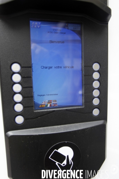Arnaud MONTEBOURG inaugure la station de rechargement des véhicules électriques de Bercy