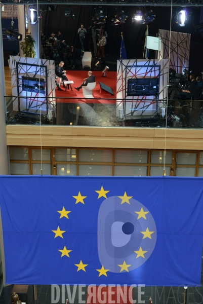 Le Parlement Européen de Strasbourg (drapeau, espace presse)