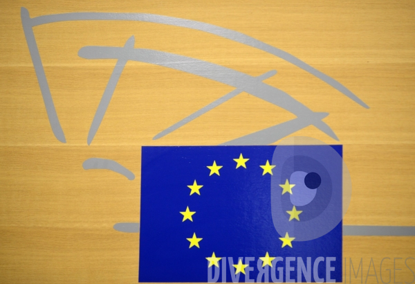 Le Parlement Européen de Strasbourg ( logo - drapeau)