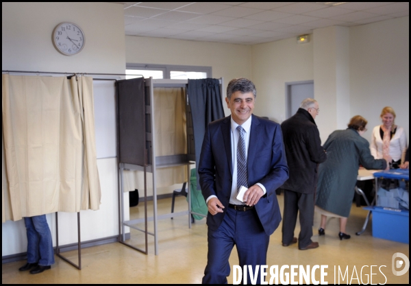 Journée du premier tour de l élection municipale à Pau  François Bayrou