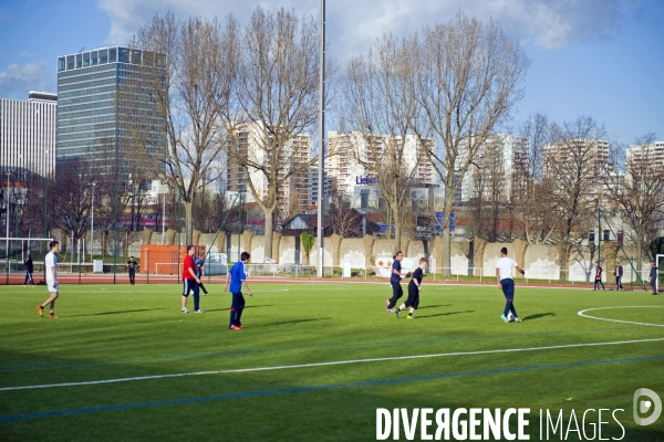 Illustration Mars 2014.Des enfants pratiquent le foot dans le stade Dejerine pres de la porte de Montreuil.