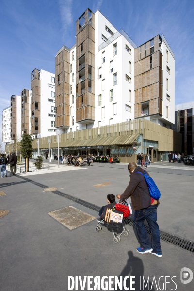 Illustration Mars 2014.Immeubles des terrasses de l Arche, sur l axe historique entre la Grande Arche et la Seine