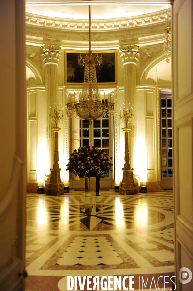 Château de Versailles et Grand-Trianon la nuit.