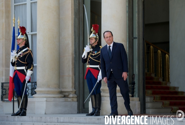 François Hollande reçoit Aung San Suu Kyi