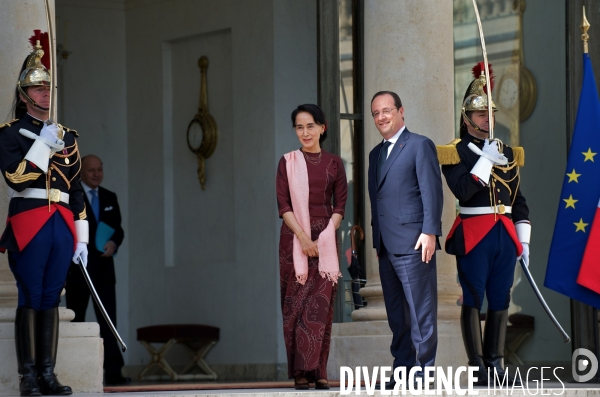 François Hollande reçoit Aung San Suu Kyi