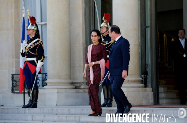 François Hollande reçoit Aung San Suu Kyi