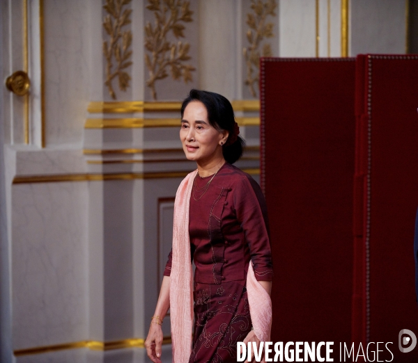 François Hollande reçoit Aung San Suu Kyi