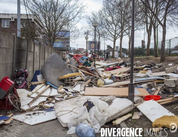 Destruction d un camps d  immigrés roumains