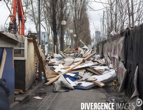 Destruction d un camps d  immigrés roumains