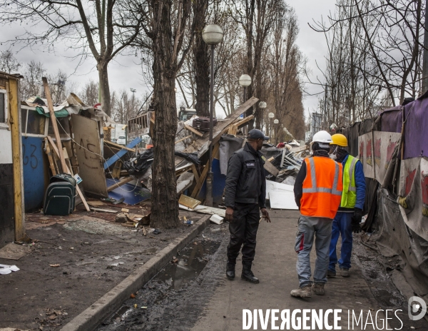 Destruction d un camps d  immigrés roumains