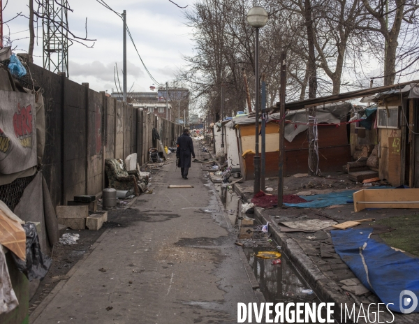 Destruction d un camps d  immigrés roumains