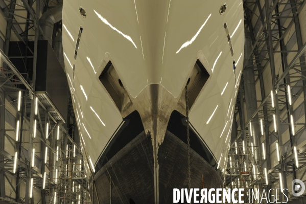 Les Mega-Yachts se refont une beaute a La Ciotat